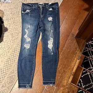 Distressed skinny jeans